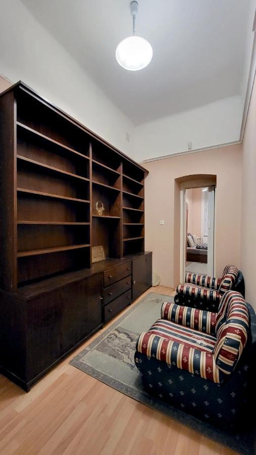 Apartment Eclectic Big