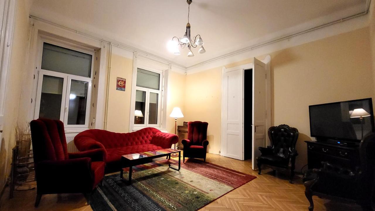Apartment Eclectic Big